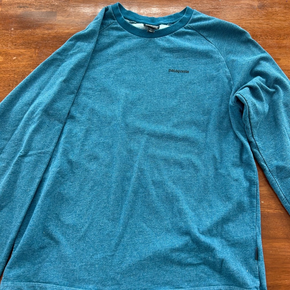 Men’s Patagonia long sleeve shirt